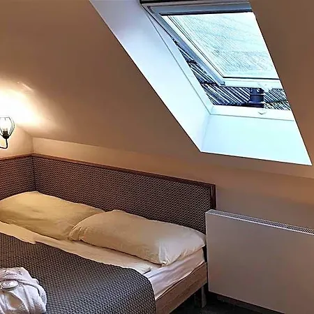 Bunkr Karlstejn - Modry Dum Hotel 4*
