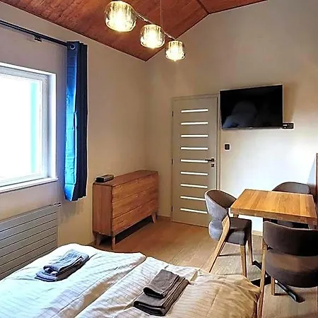Hotel Bunkr Karlstejn - Modry Dum Halouny