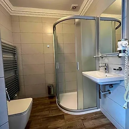 Hotel Bunkr Karlstejn - Modry Dum 4*