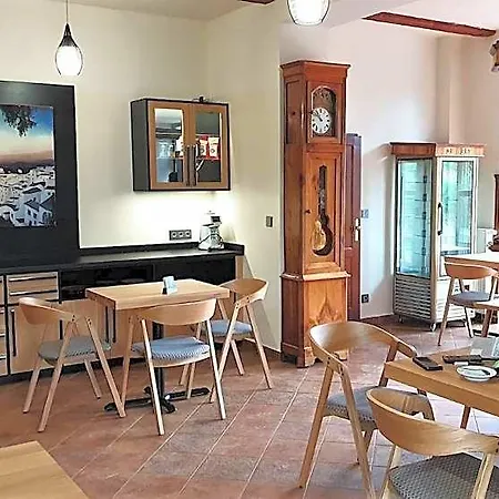 Hotel Bunkr Karlstejn - Modry Dum Halouny