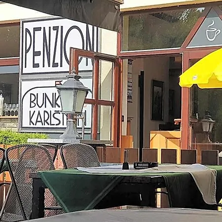 Bunkr Karlstejn - Modry Dum Hotel Halouny