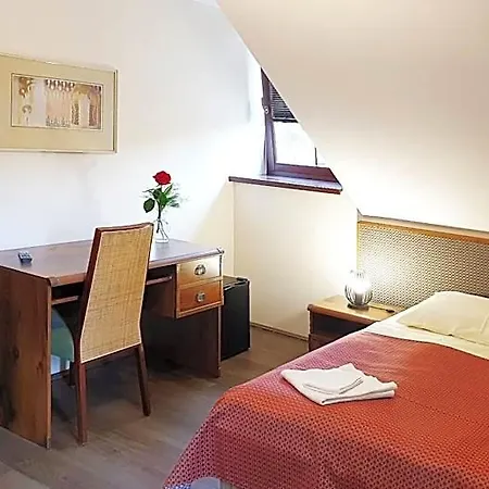 Hotel Bunkr Karlstejn - Modry Dum 4*